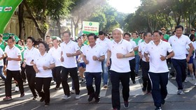 Lãnh đạo Thành phố tham dự Ngày chạy Olympic vì sức khỏe toàn dân. Ảnh: Dũng Phương