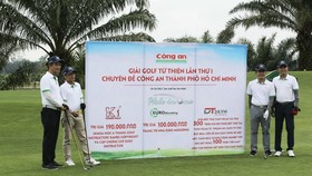 Giải Golf từ thiện Lần thứ I -  Quyên góp được 800 triệu và nhiều hiện vật gần 6 tỷ.