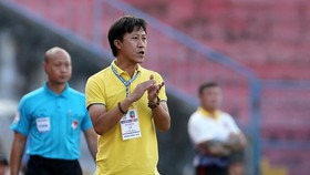 HLV Nguyễn Thành Công chia tay CLB Thanh Hóa vào giữa mùa bóng. Ảnh: THFC