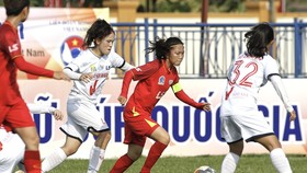 Huỳnh Như và các đồng đội khởi động thuận lợi qua chiến thắng 3-0 trước Hà Nội II. Ảnh: MINH HOÀNG 