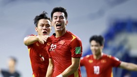 Tiến Linh và Ngọc Hải, tác già 2 bàn thắng cho ĐT Việt Nam trước Malaysia. Ảnh: KHƯƠNG DUY