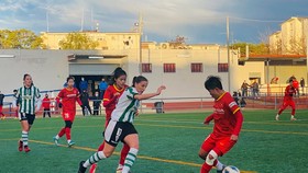 HLV Mai Đức Chung tận dụng các trận tập huấn tại Tây Ban Nha để trui rèn các cầu thủ trẻ