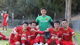 Tô Văn Vũ cùng các đồng đội trên sân tập ngày 23-1