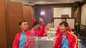 Bữa ăn đầu tiên của đội tuyển khi đến Nhật Bản