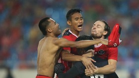 Niềm vui của cầu thủ Indonesia sau loạt sút luân lưu. Ảnh: DŨNG PHƯƠNG