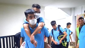 Anh Tú bị chấn thương ngay ở trận ra quân