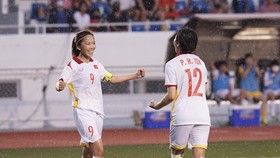 Huỳnh Như ghi 2 bàn và 1 đường kiến tạo thành bàn cho đồng đội trong trận tranh HCĐ với Myanmar