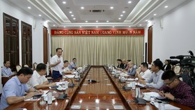 Đồng chí Nguyễn Văn Nên, Bí thư Thành uỷ TPHCM, phát biểu tại buổi gặp gỡ đại diện 2 đội bóng của TPHCM. Ảnh: DŨNG PHƯƠNG