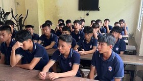Các cầu thủ U17 Đà Nẵng buồn bã trước thông tin mình không thể tham dự VCK