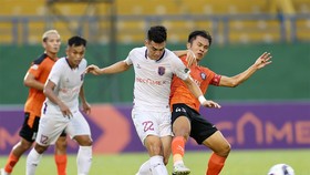 Tiến Linh lập cú đúp trong chiến thắng 4-0 của đội nhà
