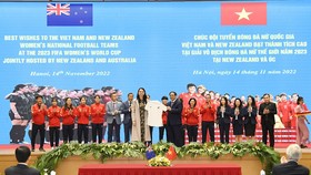 Toàn cảnh buổi gặp gỡ, giao lưu của Thủ tướng Phạm Minh Chính, Thủ tướng Jacinda Ardern với các thành viên đội tuyển nữ Việt Nam