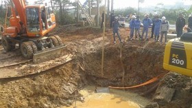 Đường ống nước sạch Sông Đà - Hà Nội lại bị vỡ