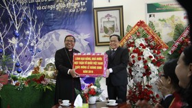 Chủ tịch Ủy ban Trung ương MTTQ Việt Nam chúc mừng Giáng sinh tại Đắk Lắk