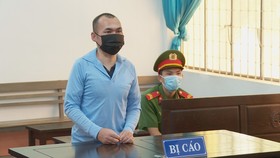 Mâu thuẫn với vợ, chồng dùng dao giết con rồi tự tử
