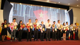 Ông Lê Trung Chinh, PCT UBND Đà Nẵng tôn vinh 38 doanh nghiệp chăm lo tốt đời sống người lao động năm 2019 