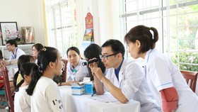 Tổ chức tư vấn, khám chữa bệnh, cấp phát thuốc miễn phí cho trẻ em mồ côi tại TP Đà Nẵng