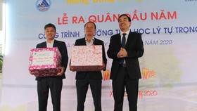 Ông Lê Trung Chinh, Phó Chủ tịch UBND TP Đà Nẵng đến dự lễ ra quân đầu năm tại công trình Trường tiểu học Lý Tự Trọng