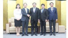 Chủ tịch UBND TP Đà Nẵng đề nghị Tổng Lãnh sự quán Hàn Quốc tại Đà Nẵng phối hợp chặt chẽ với UBND TP Đà Nẵng (đầu mối Sở Ngoại vụ) trong quá trình phòng chống dịch bệnh Covid-19