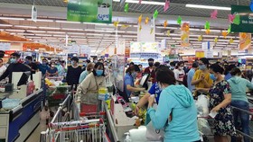 Người dân Đà Nẵng đổ xô mua hàng tích trữ dù hàng hóa không khan hiếm