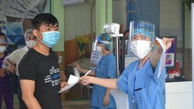 Nhân viên y tế được trang bị đầy đủ để phòng chống dịch 