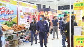 Hội chợ mở cửa tự do đón khách tham quan và mua sắm 