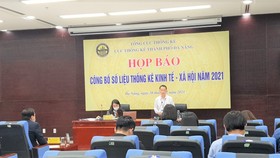 Ông Trần Văn Vũ, Cục trưởng Cục Thống kê TP Đà Nẵng công bố số liệu kinh tế - xã hội năm 2021