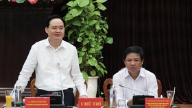 Phó Trưởng ban Tuyên giáo Trung ương Phùng Xuân Nhạ phát biểu tại hội nghị