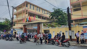 Học sinh Đà Nẵng tan học trưa 26-9