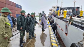Đoàn công tác kiểm tra công tác phòng, chống bão tại cảng Kỳ Hà (Quảng Nam) của Đoàn KTQP 516