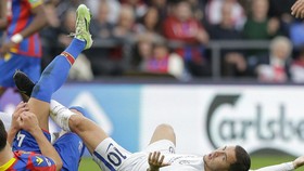 Hazard mất hút trong trận thua của Chelsea. Ảnh: Getty Images