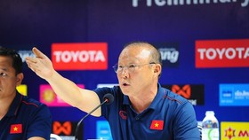 HLV Park Hang-seo sẽ có thêm ít nhất 2 năm nữa làm việc với bóng đá Việt Nam. Ảnh: DŨNG PHƯƠNG