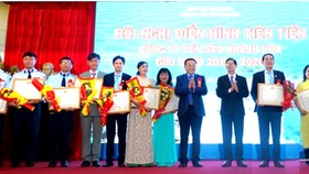 Các tập thể và cá nhân được vinh danh tại Hội nghị điển hình tiên tiến của Công ty Yến Sào Khánh Hòa