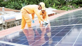 Kêu gọi tăng cường hợp tác doanh nghiệp phát triển điện mặt trời áp mái