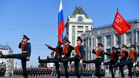 Lễ diễu binh được tổ chức tại thành phố Novosibirsk