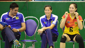 HLV Nguyễn Thị Ngọc Hoa (giữa) sẽ dẫn dắt đội U23 VTV Bình Điền Long An dự giải U23 quốc gia năm 2020