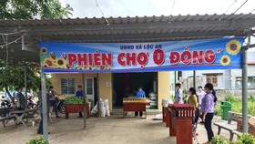 Phiền chợ 0 đồng được tổ chức tại xã Lộc An (huyện Đất Đỏ) nhằm hỗ trợ những gia đình khó khăn. Ảnh: Báo BR-VT