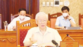 Tổng Bí thư Nguyễn Phú Trọng chủ trì họp lãnh đạo chủ chốt nghe báo cáo tình hình dịch bệnh và công tác triển khai các biện pháp phòng chống dịch Covid-19. Ảnh: TTXVN