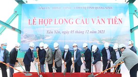 Công ty 479 Hòa Bình tổ chức hợp long 2 cây cầu trọng điểm tại Quảng Ninh