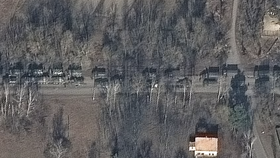 Ảnh vệ tinh chụp đoàn xe quân sự lớn của Nga gần Ivankiv, Ukraine. Ảnh: EPA/TTXVN 