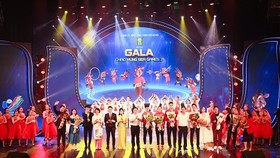 VĐV của thể thao Hà Nội tham dự đêm gala chào mừng SEA Games 31. Ảnh: HNTV