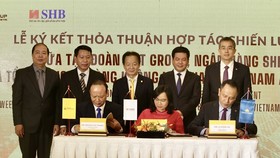 Đại diện lãnh đạo Tập đoàn T&T Group, Ngân hàng SHB và Vietnam Airlines ký thỏa thuận hợp tác chiến lược