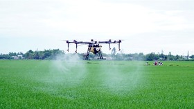 Hướng tới sử dụng thiết bị bay không người lái phun thuốc bảo vệ thực vật cho nông nghiệp