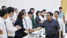 Thủ tướng Phạm Minh Chính với các đại biểu tham dự buổi làm việc. Ảnh: TTXVN