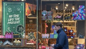 Một cửa hàng tại London, Anh. Ảnh:THX/TTXVN