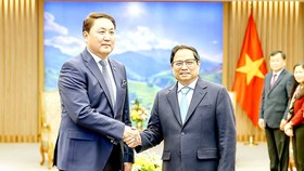 Thủ tướng Phạm Minh Chính tiếp Bộ Quốc phòng Mông Cổ Saikhanbayar Gursed. Ảnh: QUANG PHÚC