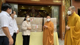 Giáo hội Phật giáo Việt Nam tặng TPHCM 6 máy thở đa năng