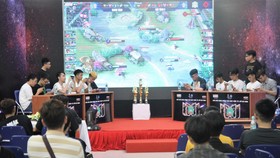 Các game thủ tham gia thi đấu tại giải thể thao điện tử sinh viên TPHCM 2020. Ảnh: NGUYỄN ANH