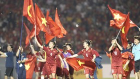 Tấm HCV là thành quả xứng đáng cho sự nỗ lực tập luyện trong thời gian qua của đội tuyển bóng đá nữ Việt Nam. Ảnh: DŨNG PHƯƠNG