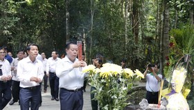 Trưởng Ban Tuyên giáo Trung ương trao nhà tình nghĩa cho cựu chiến binh ở Đồng Nai