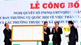 Chủ tịch Quốc hội Vương Đình Huệ dự lễ công bố thành lập thị xã Chơn Thành, tỉnh Bình Phước